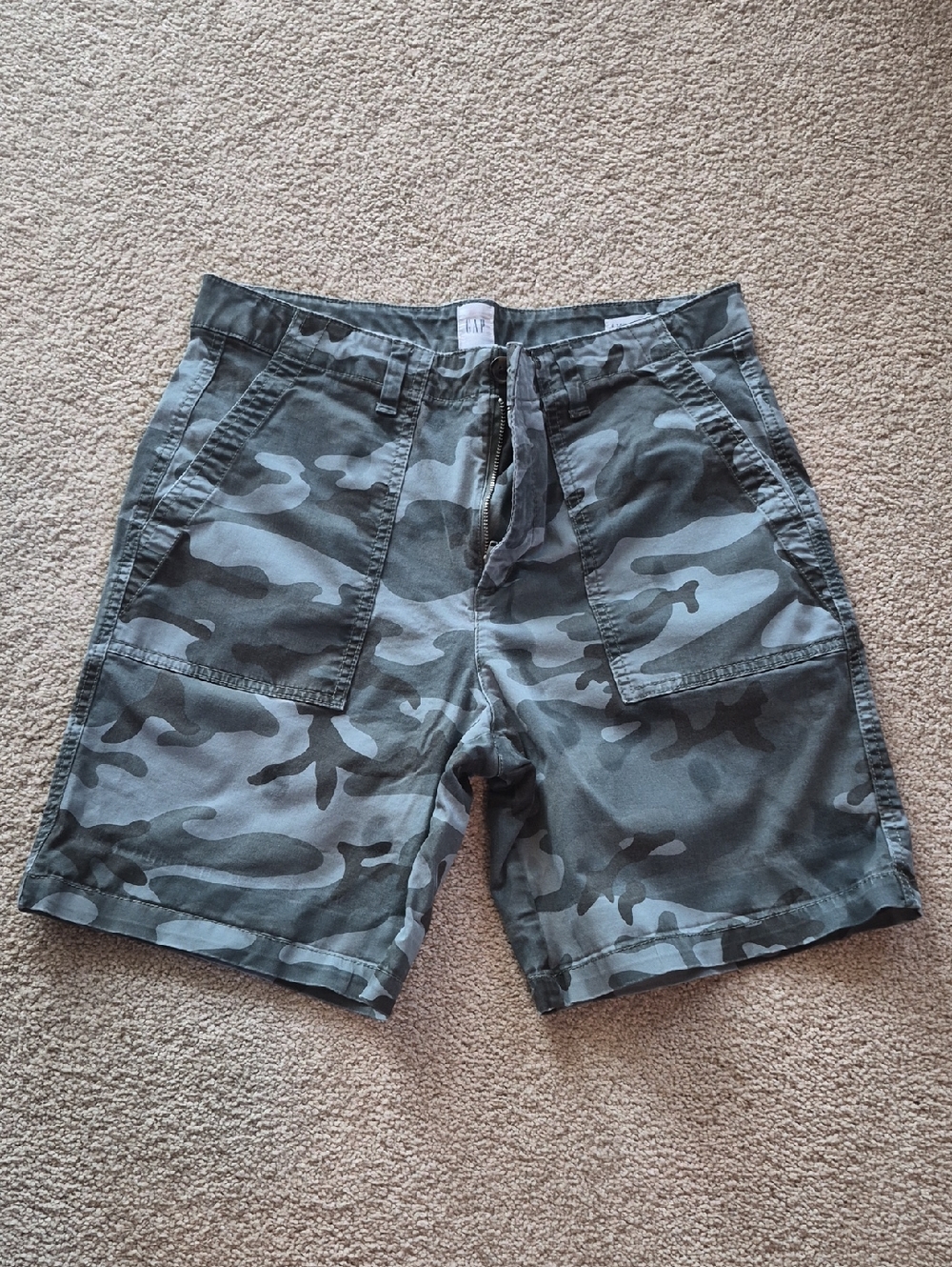 GAP Women's Gray Camouflage Cargo Shorts